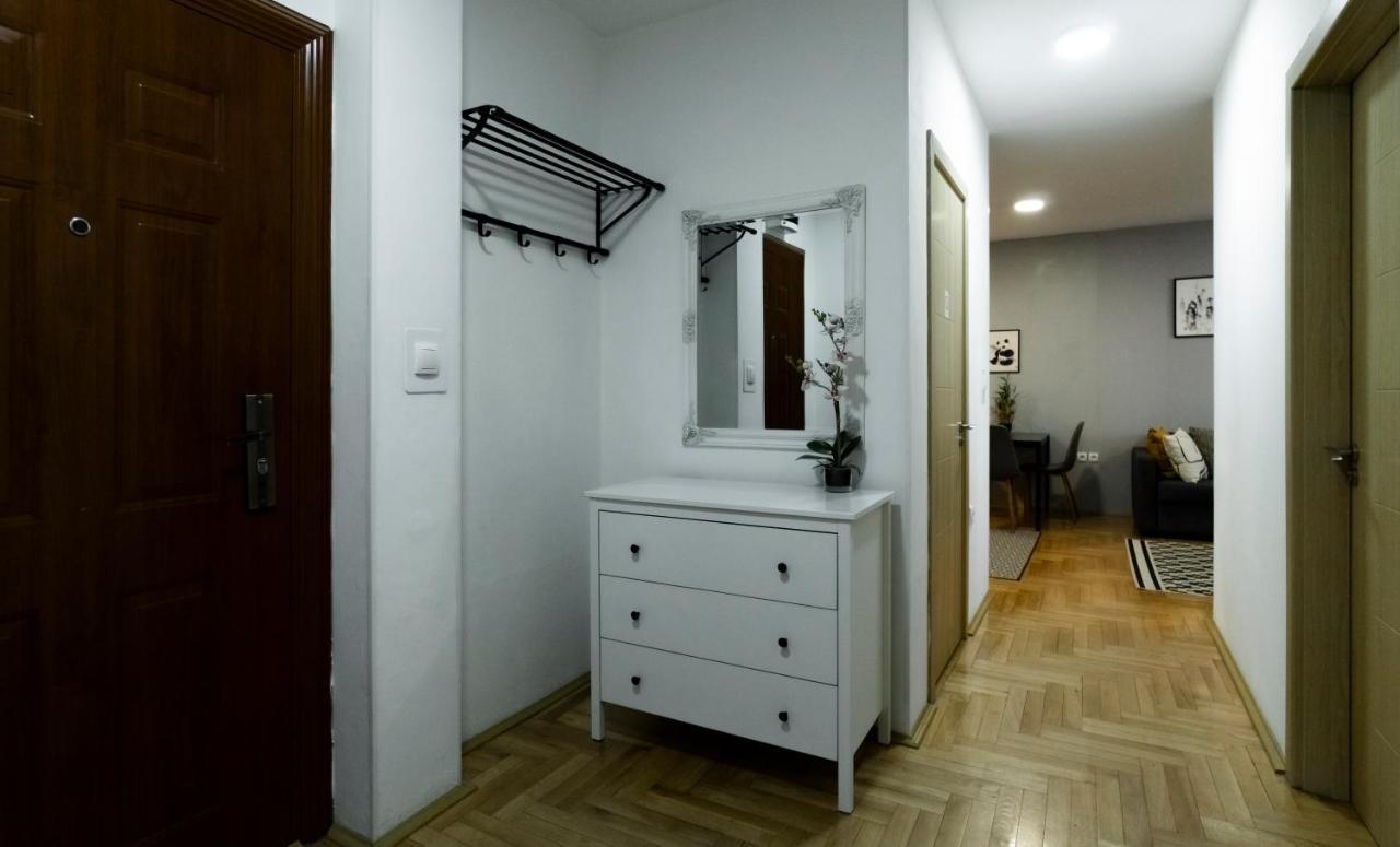 Central Fenix Apartment - Free Private Parking-Fast Wi-Fi Novi Sad Dış mekan fotoğraf