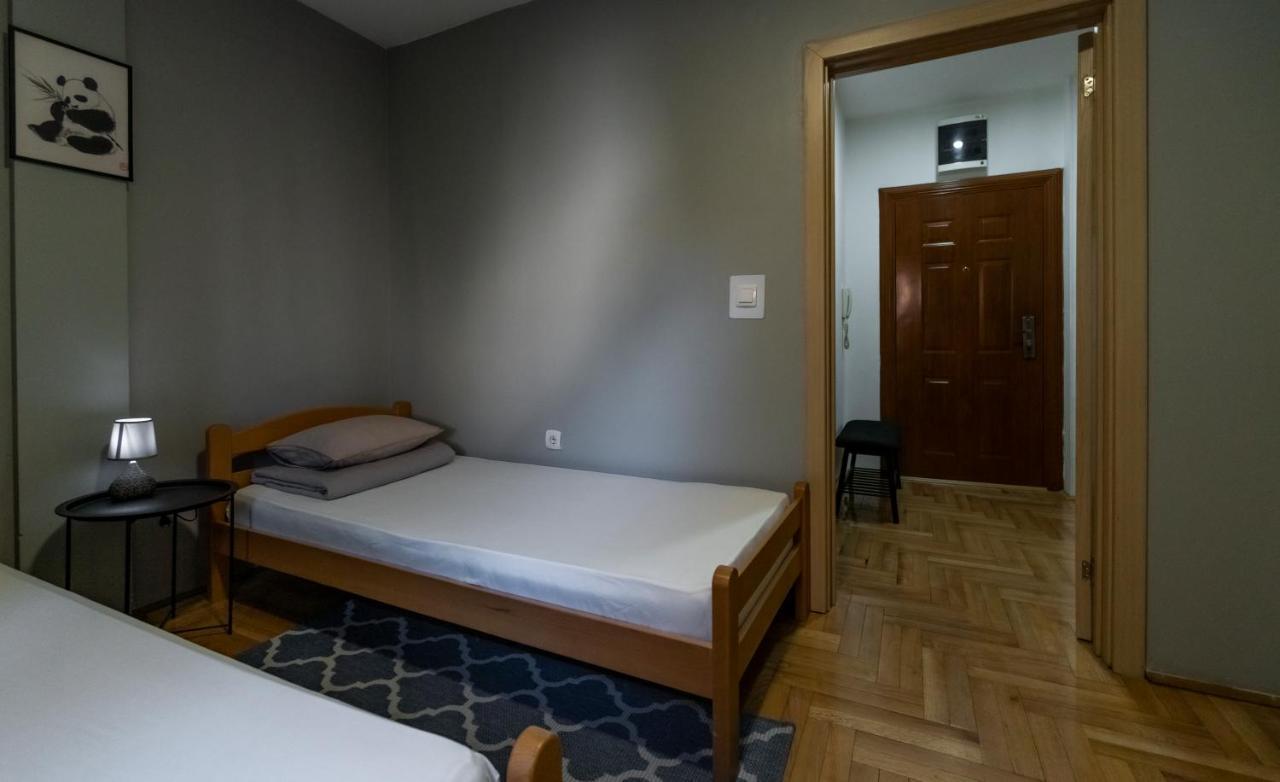 Central Fenix Apartment - Free Private Parking-Fast Wi-Fi Novi Sad Dış mekan fotoğraf